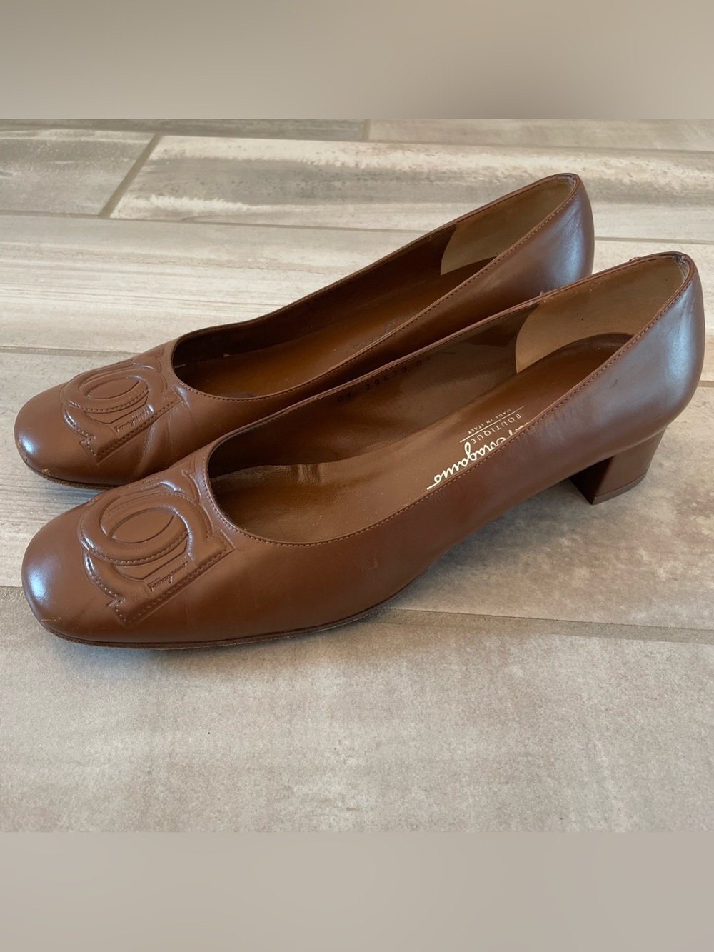 VTG Salvatore Ferragamo Brown B38 Leather Block Heel Embossed Gancini Logo SZ 9B